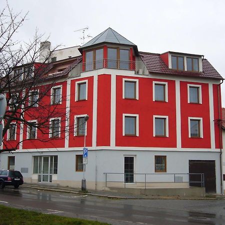 Hotel Ostrov Garni Sadská Exteriör bild