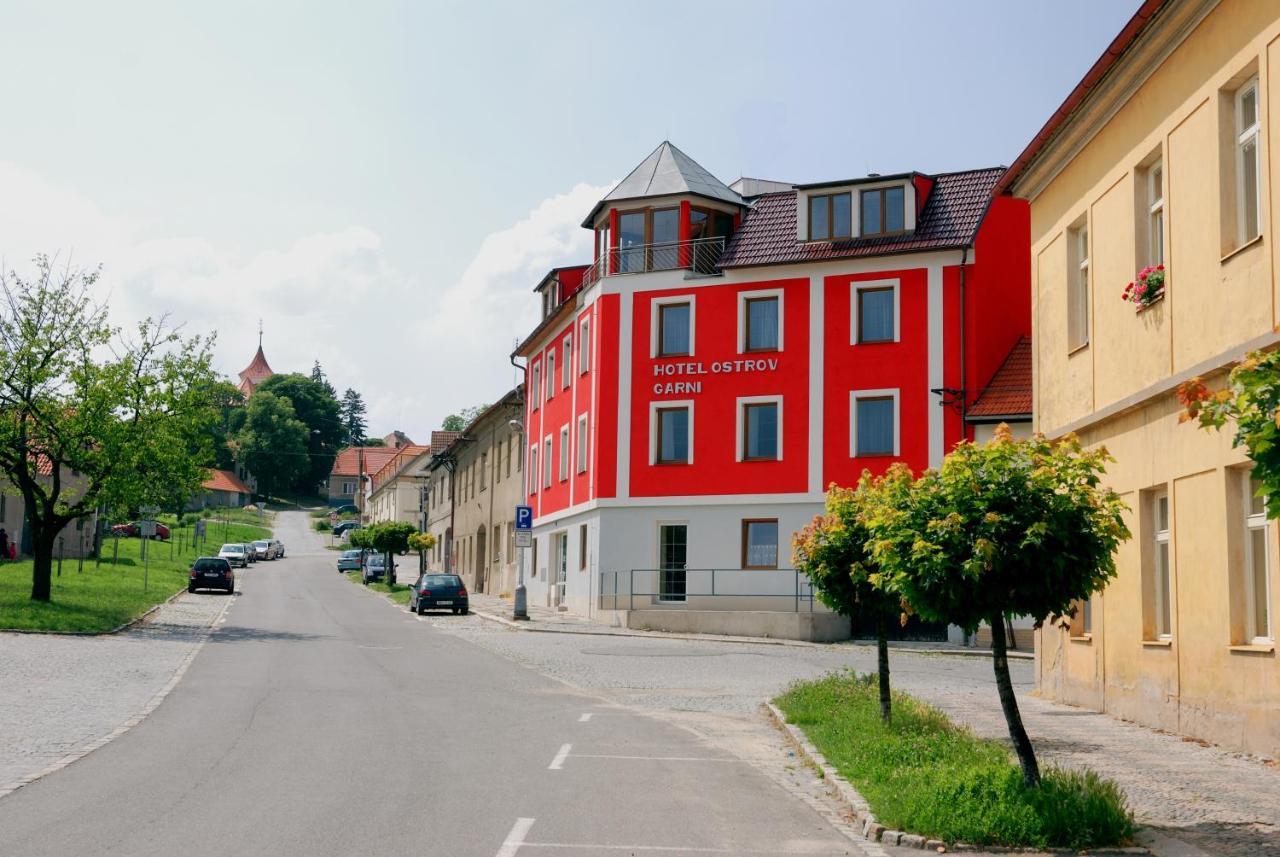 Hotel Ostrov Garni Sadská Exteriör bild